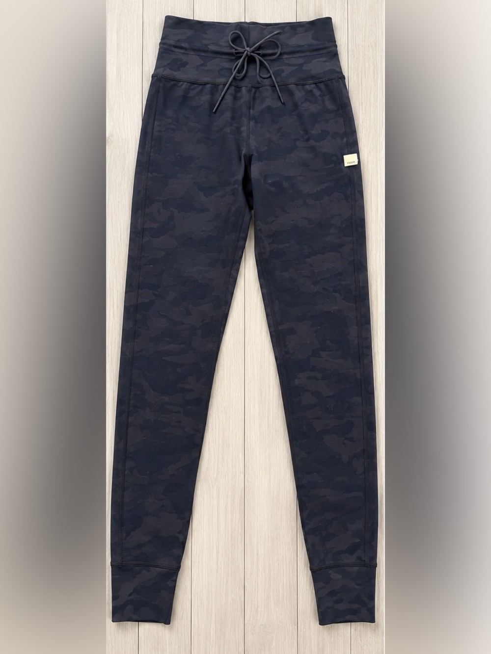 Vuori Women's High-Waist Camo Leggings in Black